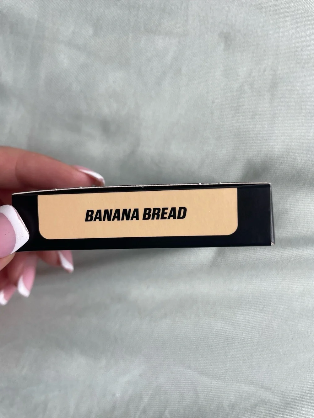 HUDA BEAUTY Easy Bake Pressed Airbrush Matte Powder - Banana Bread